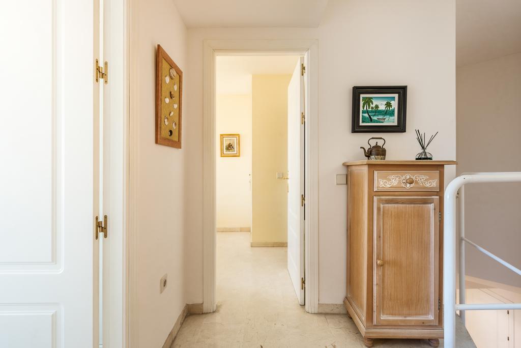 Ferienwohnung Atico La Marina Marbella Exterior foto